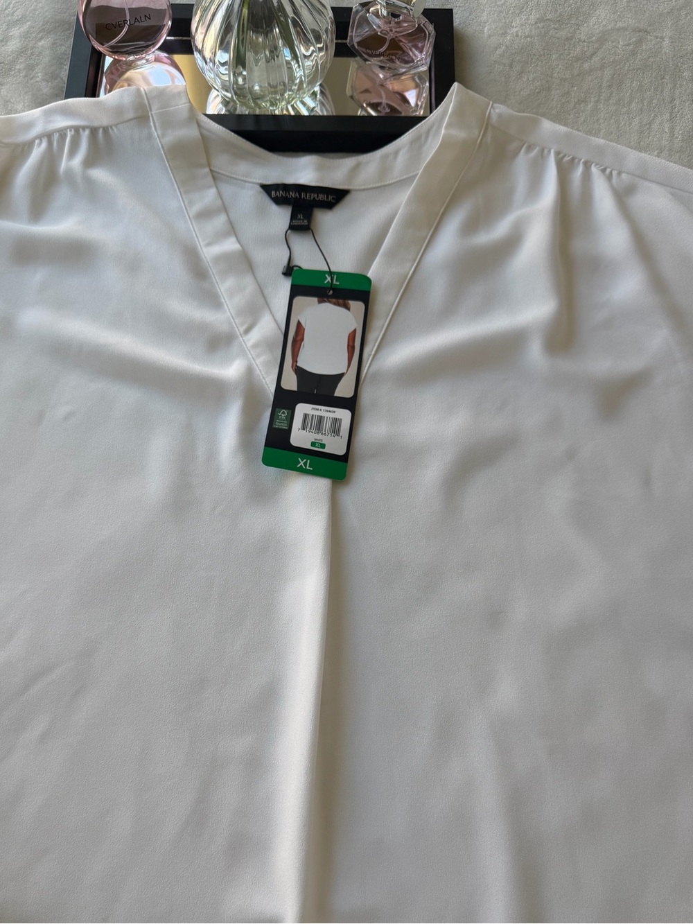 Banana Republic Men's Short Sleeve V-Neck Tee - White